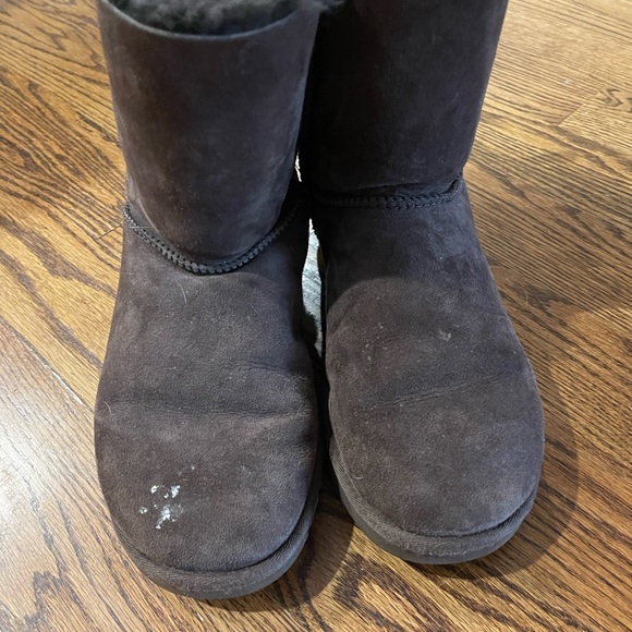 Dark brown UGG size 8 - Picture 5 of 5
